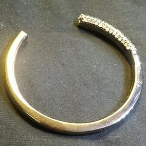 Avon mark. I'm hooked bracelet hematite large